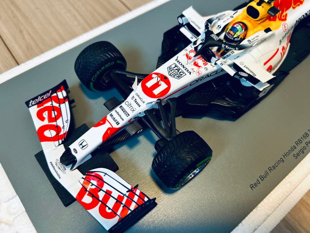 スパーク レッドブル RB16B 1/18 ミニカー トルコGP ペレス