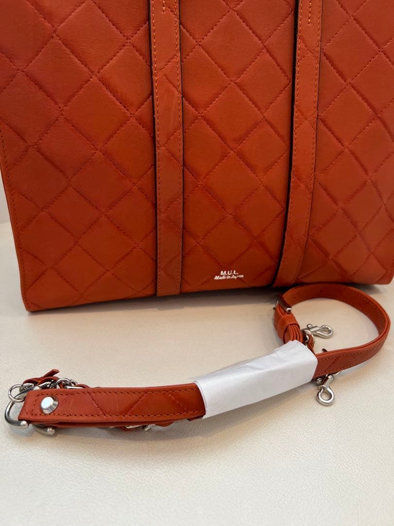 MUL 本革　限定カラーオレンジ　キルティング ハンドバッグ