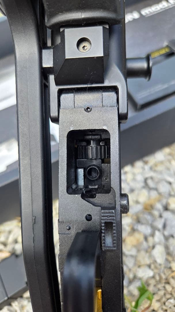 スコーピオン mod.M 電動ガン マガジン2つ ドットサイト、グリップ付き