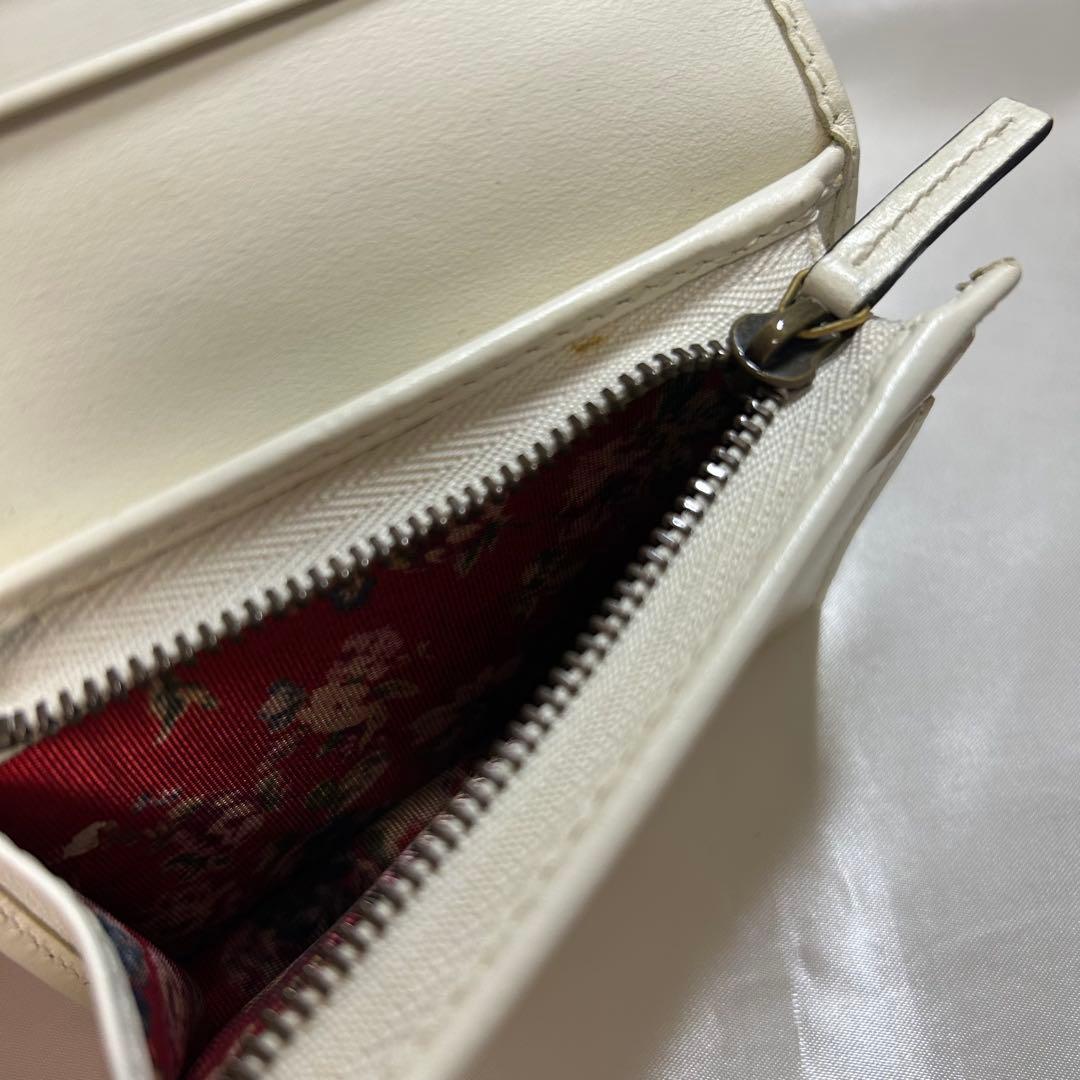 な*と様 GUCCI 2つ折り財布 白