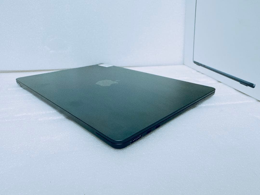 Apple Macbook Air M2 8Gb 256Gb CTO 中古品