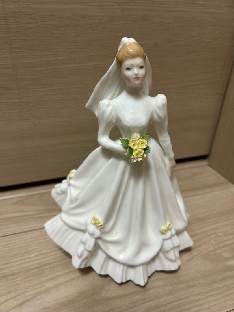 期間限定値下げ！ロイヤルドルトン　ウェディングドール 陶器製 15cm