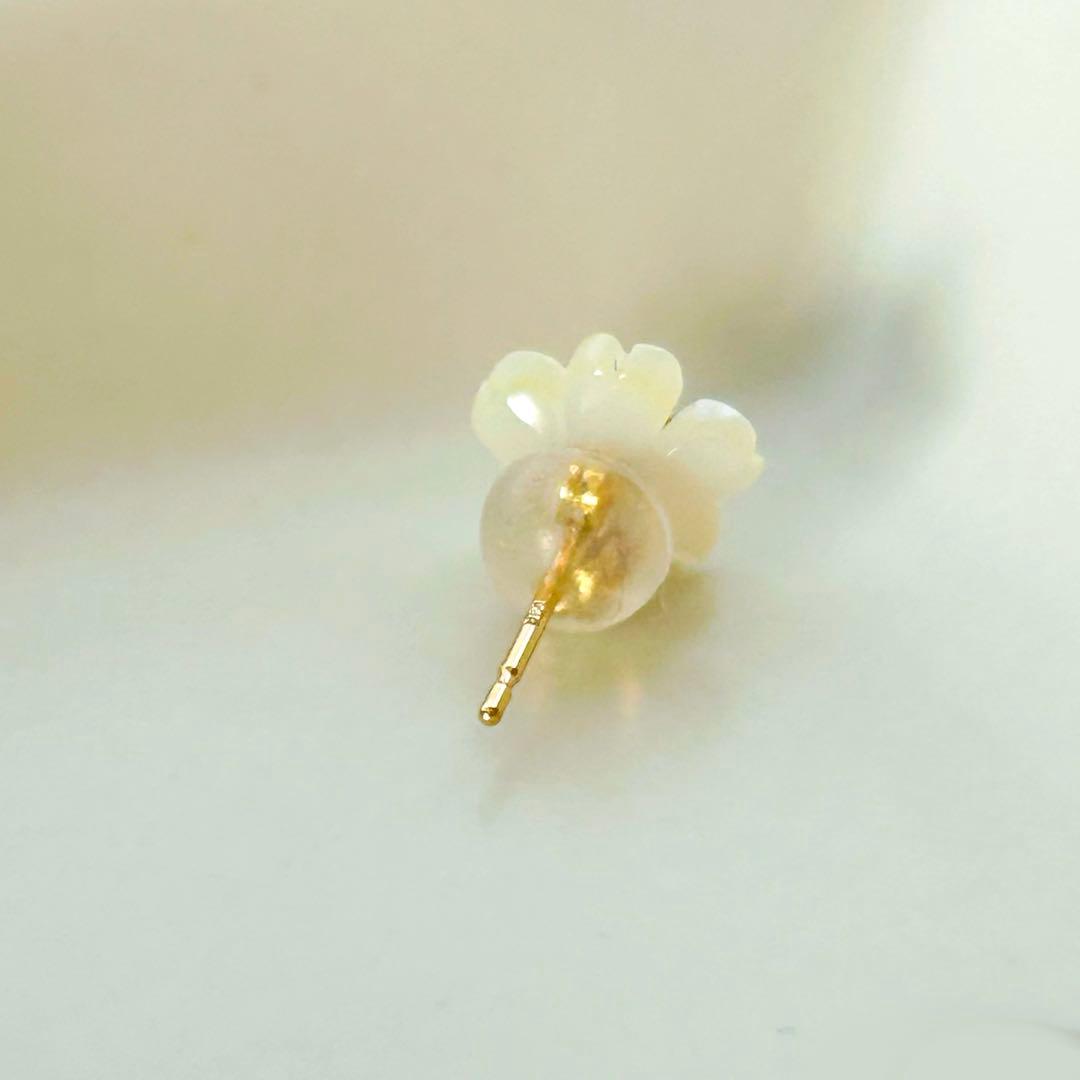 【cui-cui】K18YGシェル カラーストーン フラワー（ペリドット）