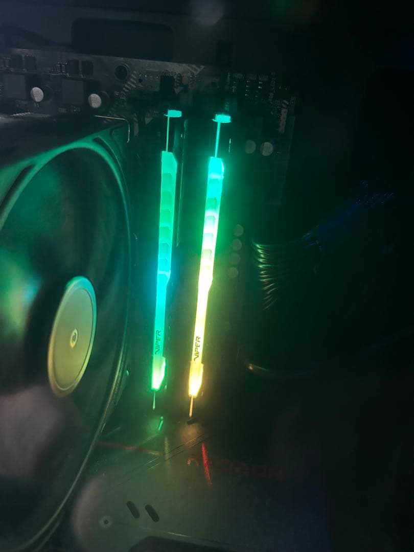 メモリー 32GB Patriot Memory Viper Steel RGB DDR4