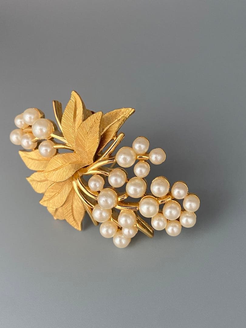 lotuscloud 2530⭐️TRIFARI トリファリヴィンテージブローチ