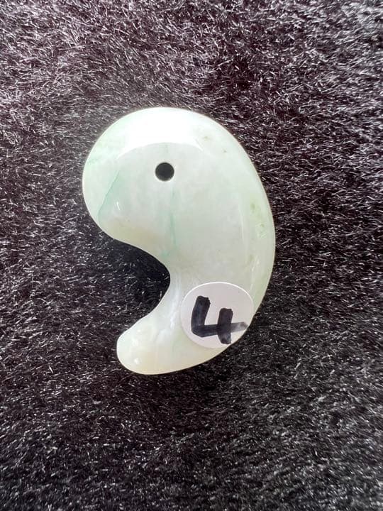 糸魚川翡翠　勾玉