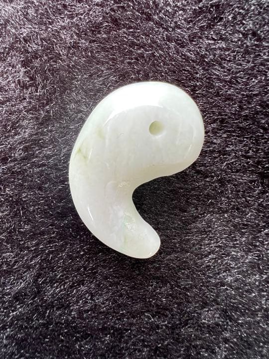 糸魚川翡翠　勾玉