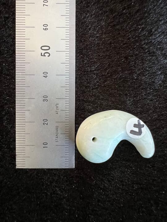 糸魚川翡翠　勾玉