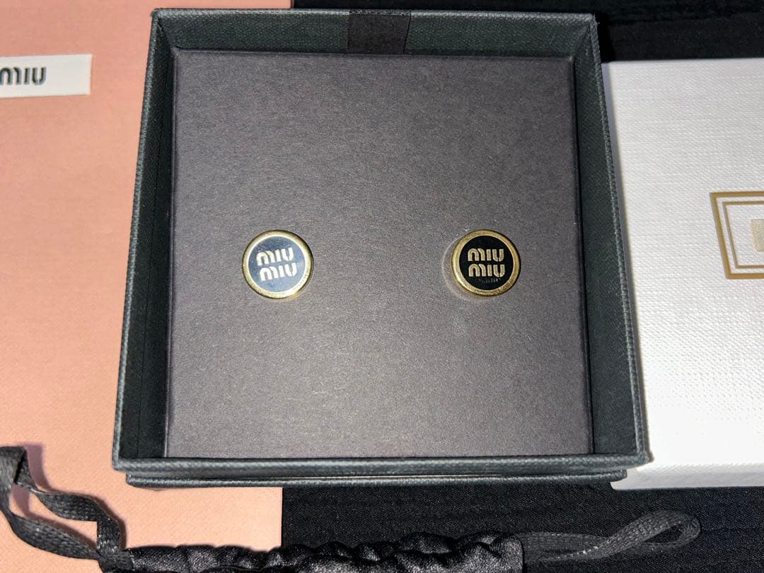 MIU MIU エナメルメタル ピアス