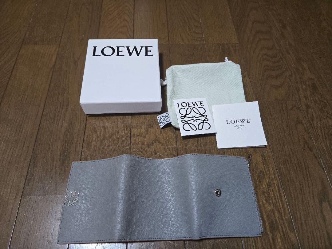 LOEWEレディース三つ折り財布