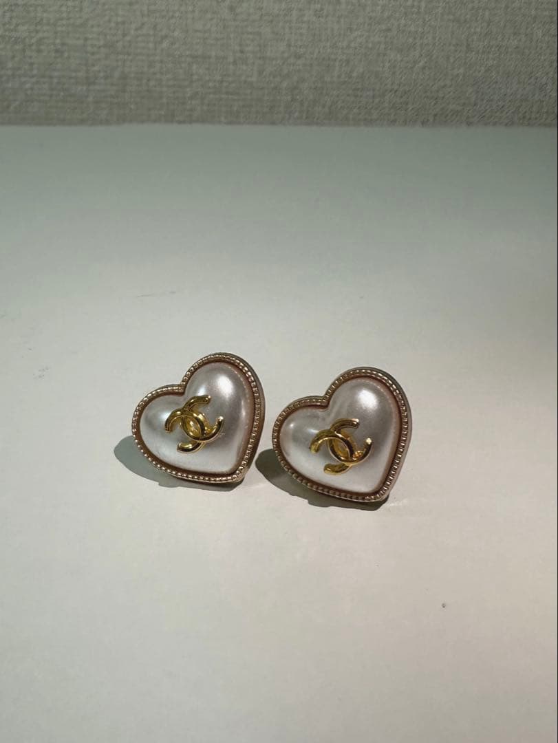 CHANEL ロゴ ピアス