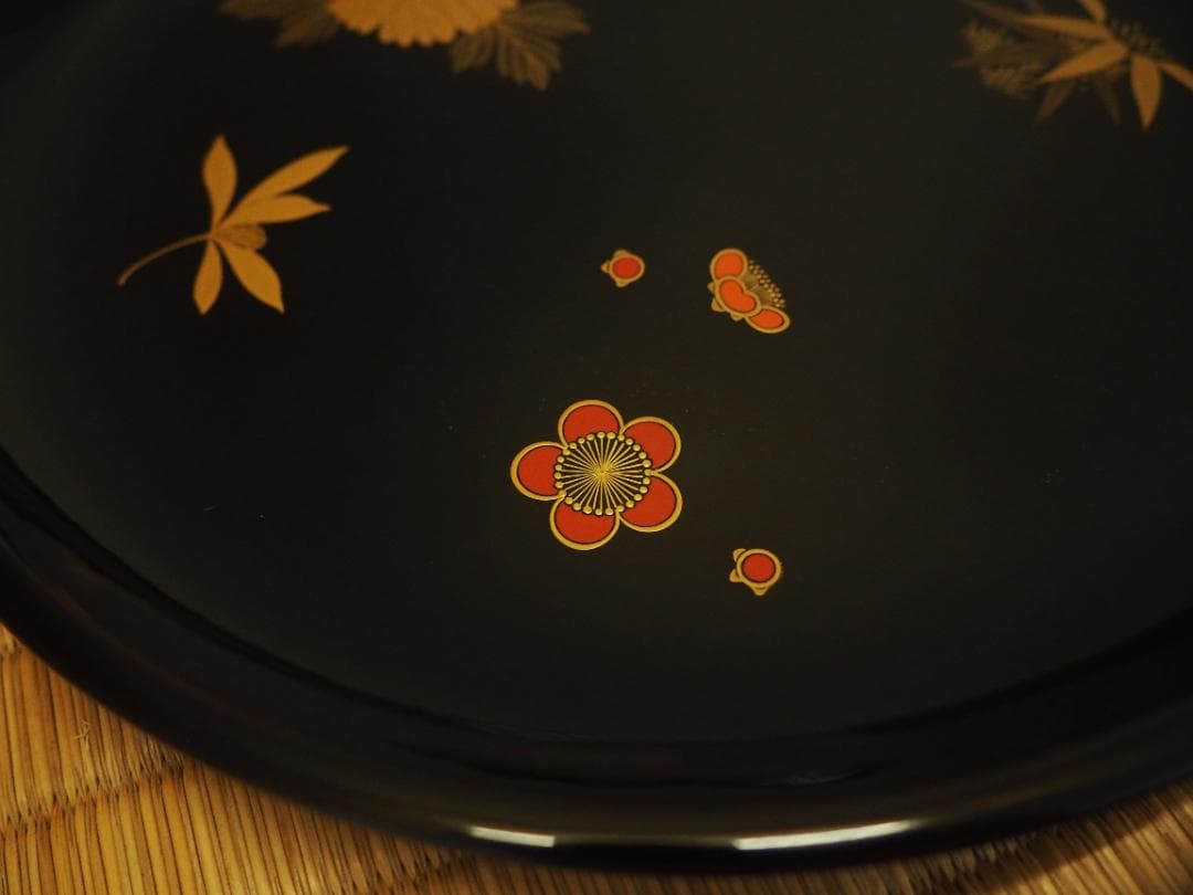 表千家久田宗也12代尋牛斎御書付  四君子蒔絵黒丸盆　3代表阿弥造