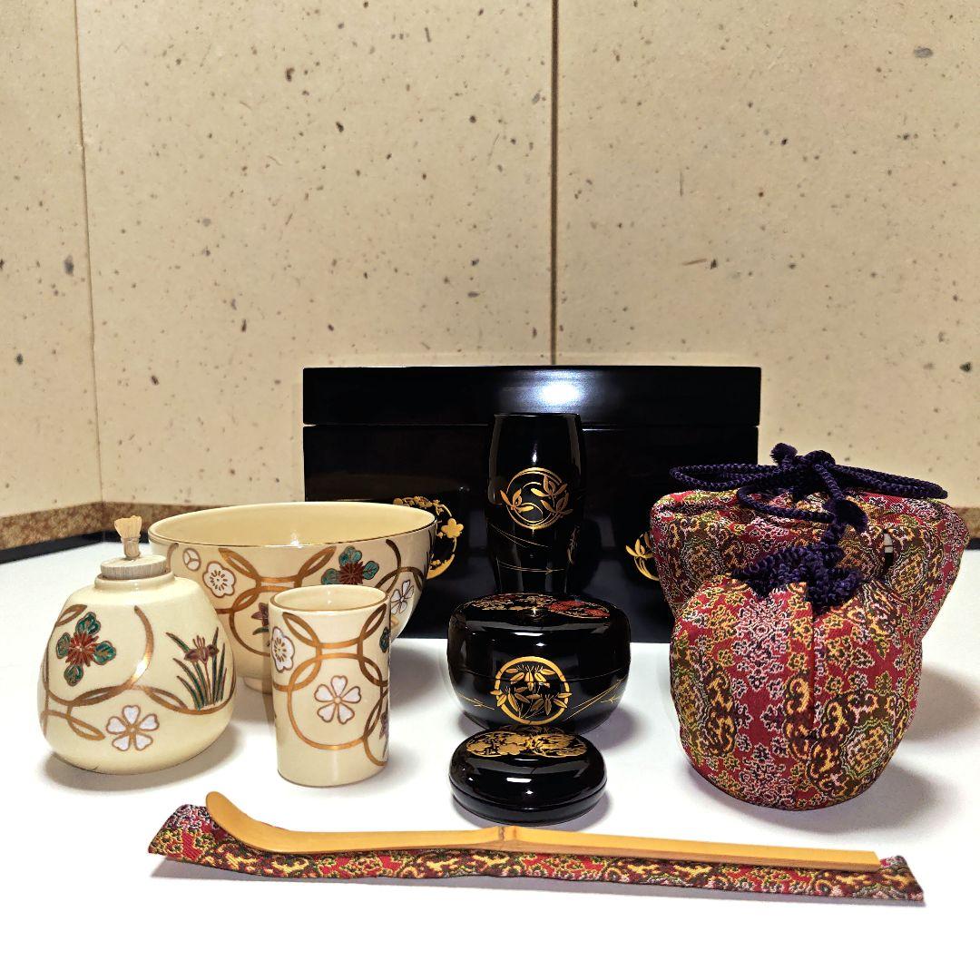 新春セール!　茶道具　真塗花丸紋蒔絵茶箱