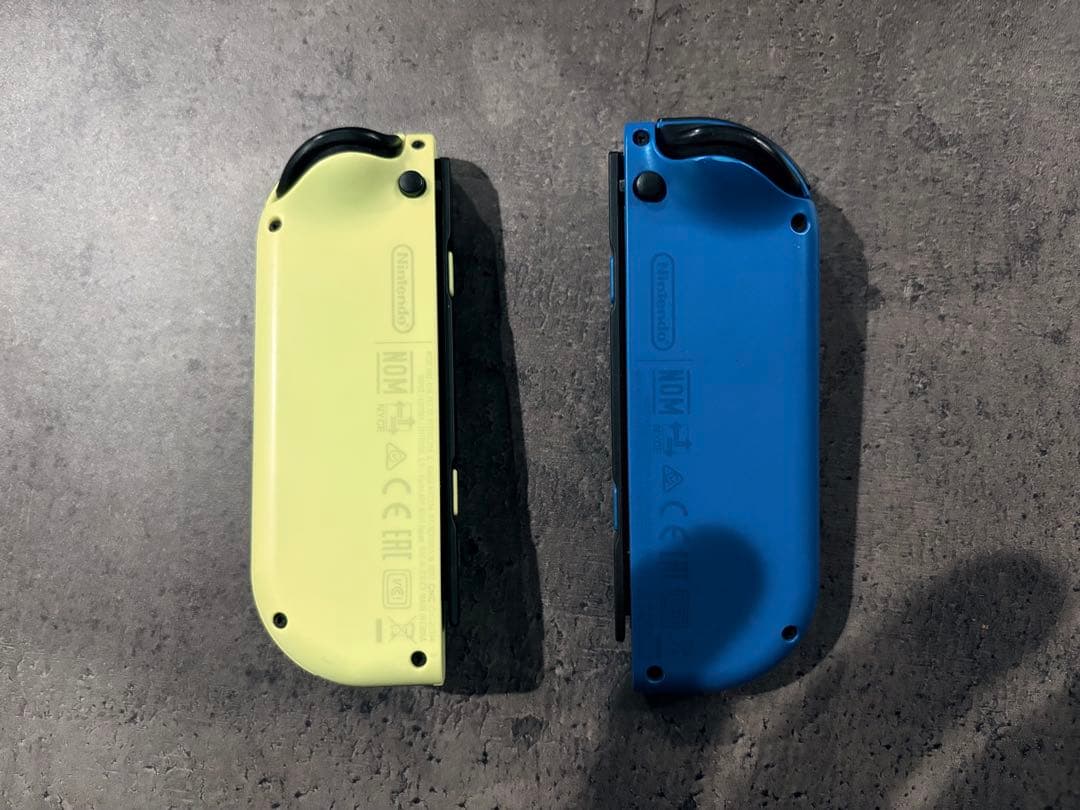 美品Nintendo Switch 本体 一式　コントローラー青/黄