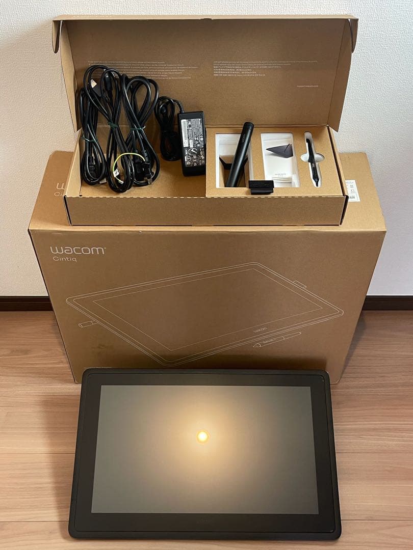 Wacom Cintiq 22 FHD DTK2260K0D ワコム　液タブ