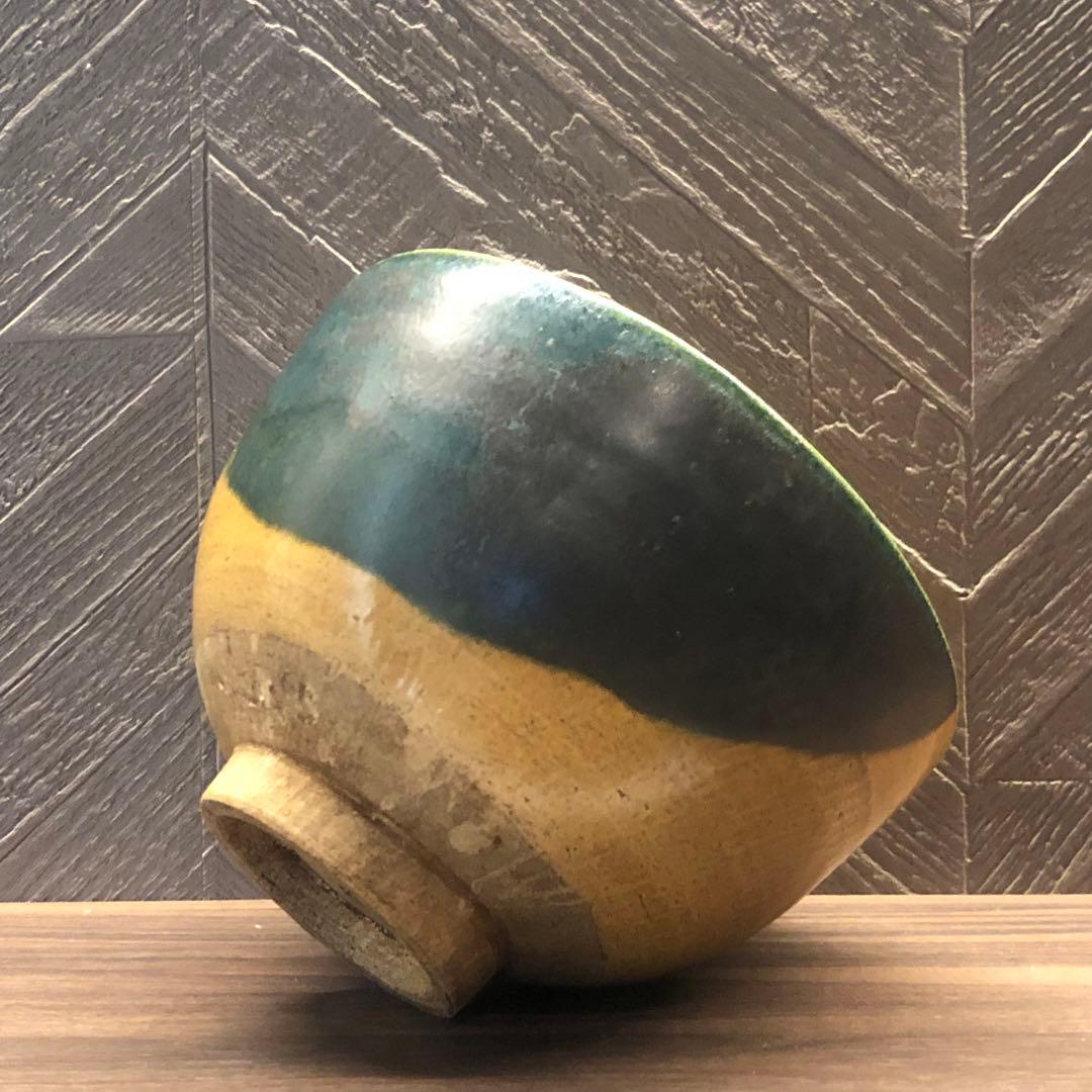 美しい古美術◾️蔵からかなり古そうな深い色合いの美しい抹茶茶碗が出て来ました。