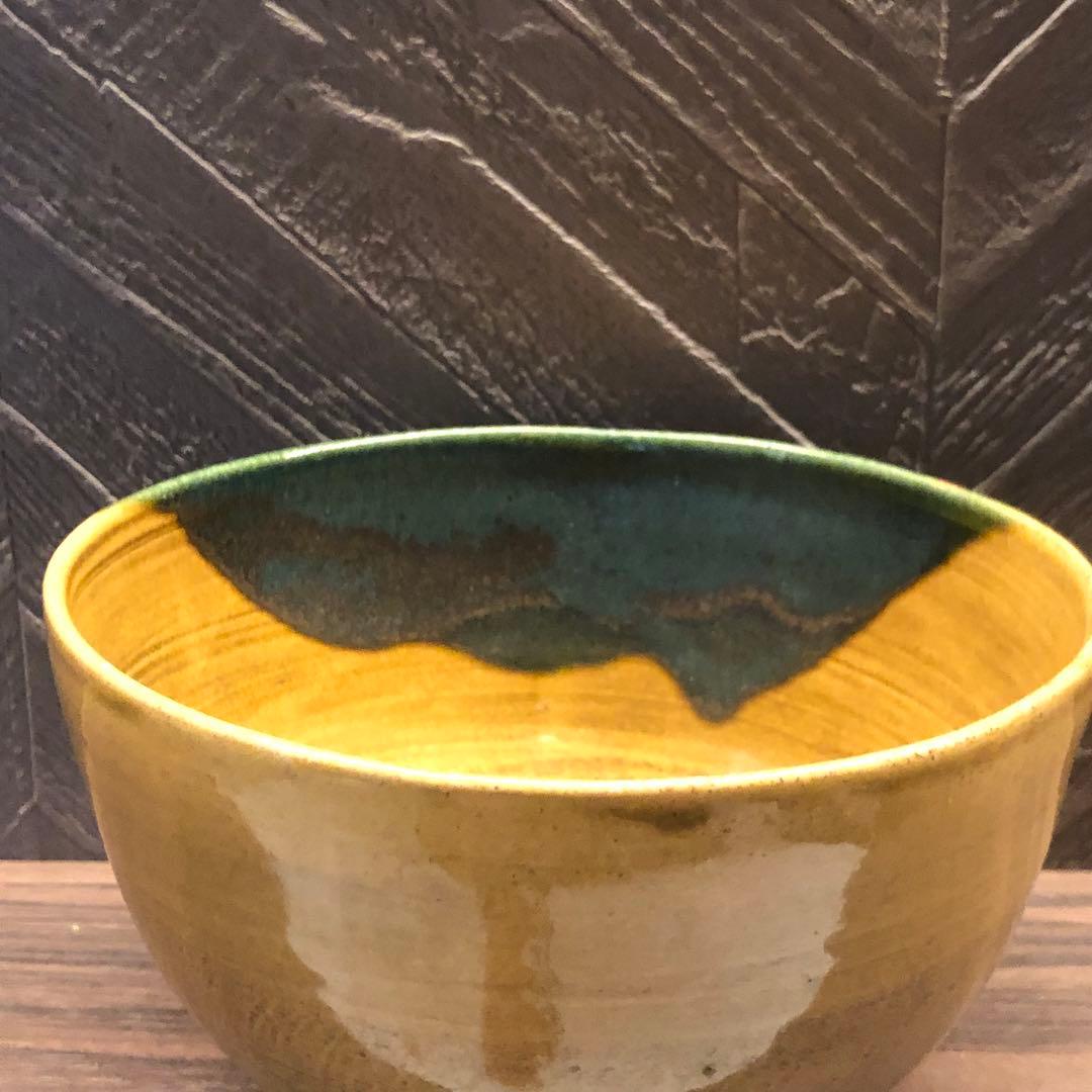 美しい古美術◾️蔵からかなり古そうな深い色合いの美しい抹茶茶碗が出て来ました。