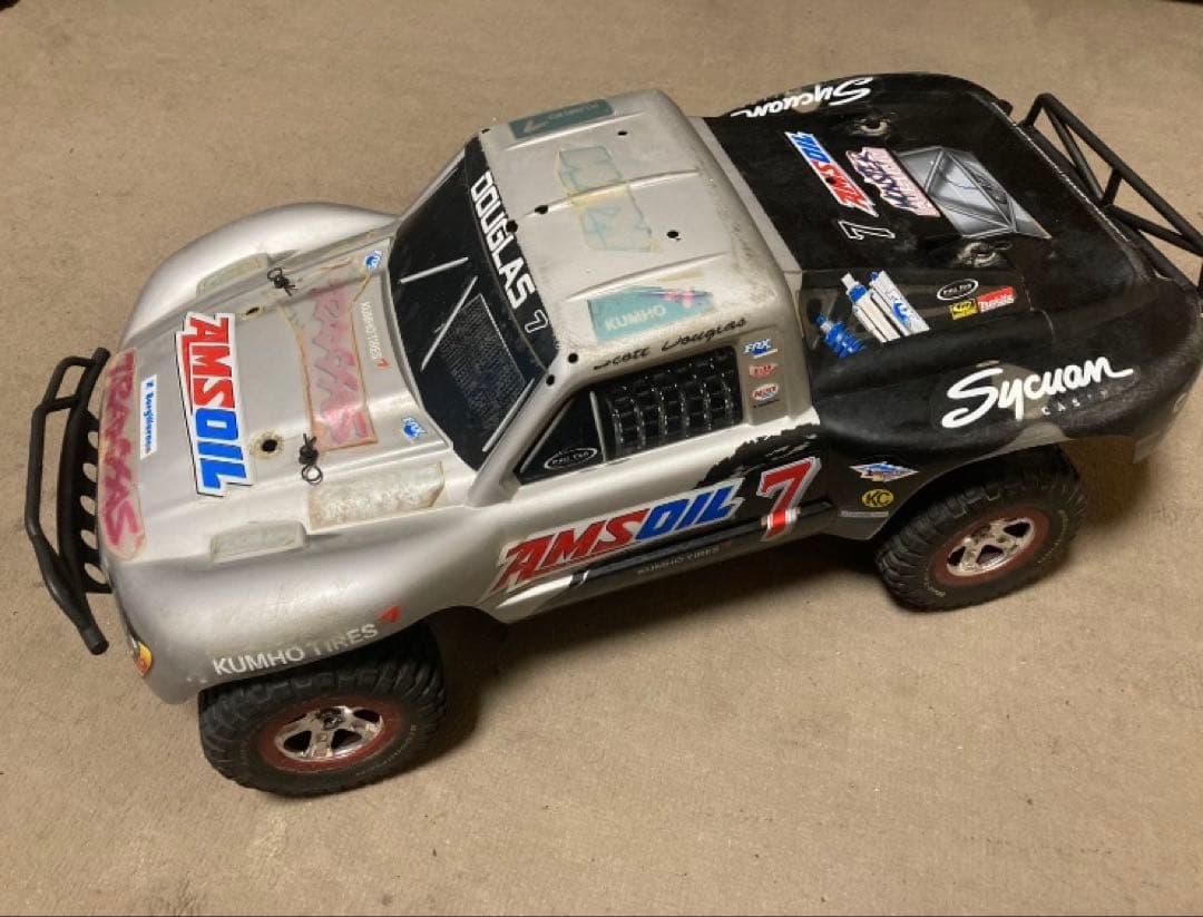 トラクサス Traxxas 1/10 スラッシュ　2WD ラジコンカー