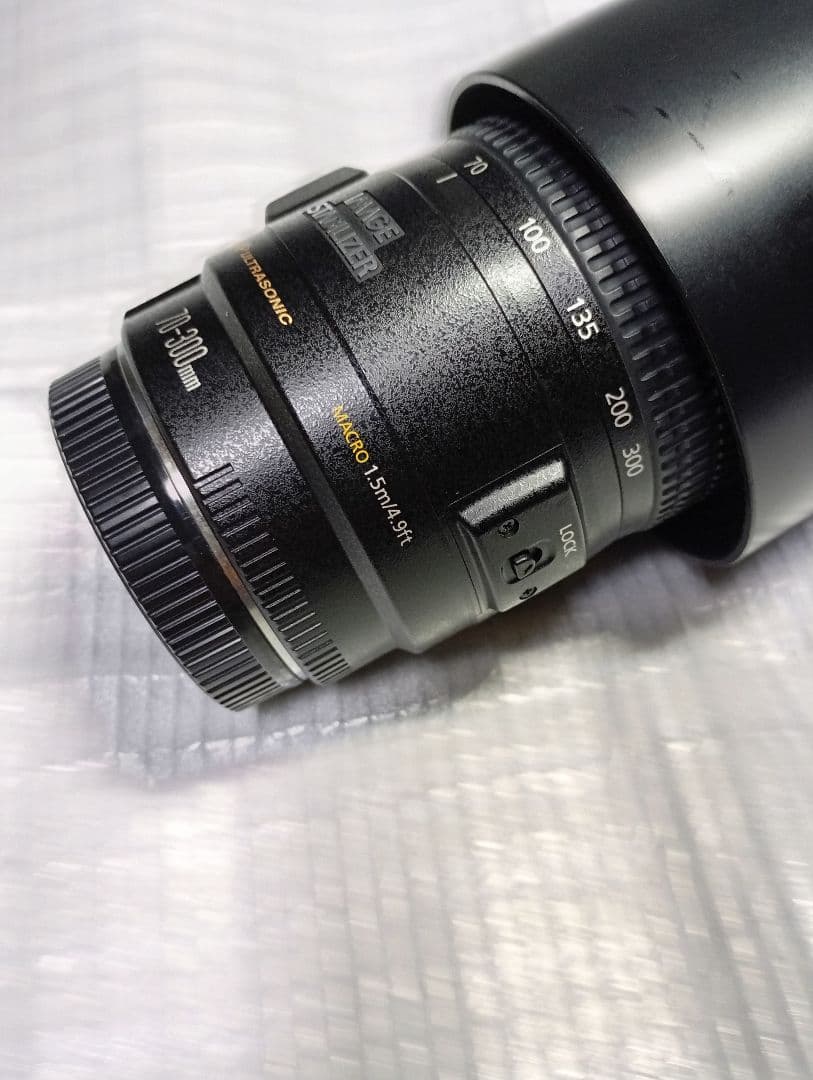 CANON EF70-300m 1:4-5.6 IS USM ズームレンズ