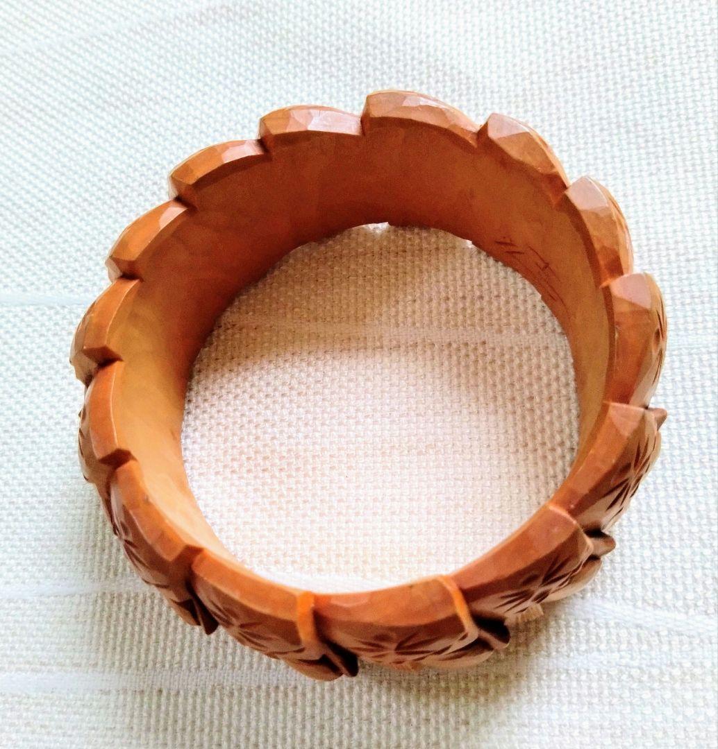アイヌの木彫りのバングル　一本の木より　ハンドメイド　木工品／工芸品　手彫り