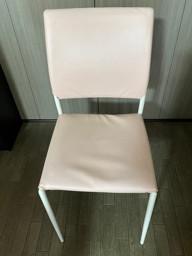 ピンクのダイニングテーブルとピンク椅子4脚セット