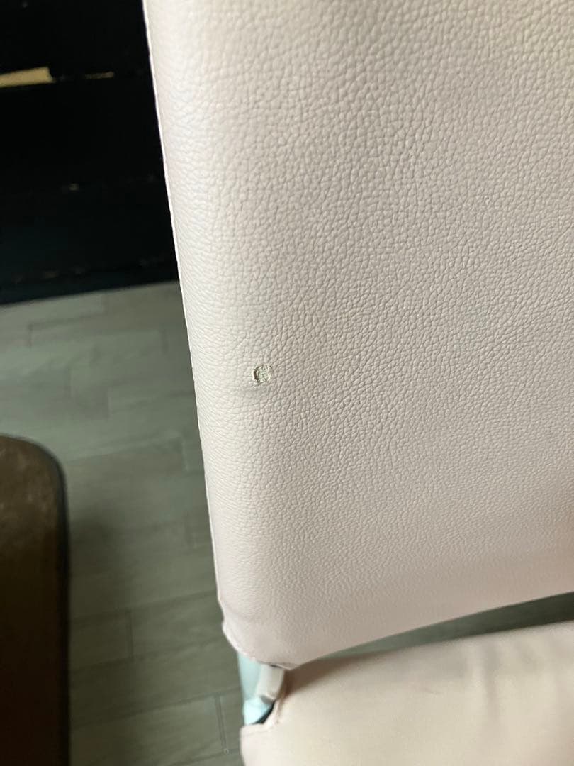 ピンクのダイニングテーブルとピンク椅子4脚セット