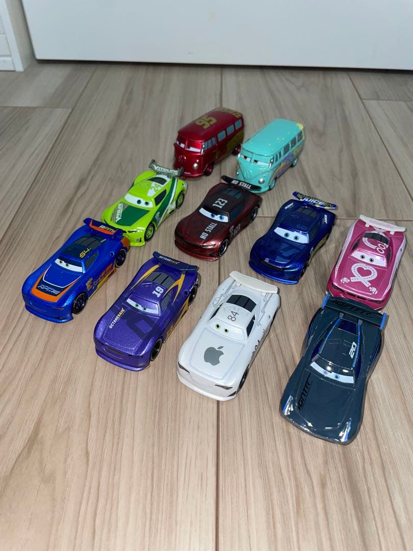 トミカ　カーズ　ミニカー　44台＋トレーラー2台　まとめ売り