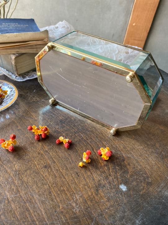 ビンテージ  ガラスのジュエリーケース  大