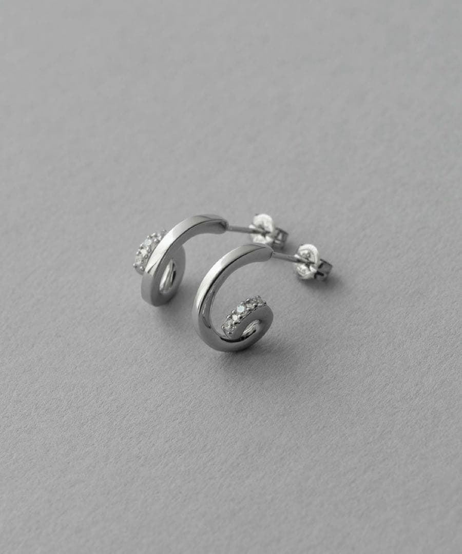 ★momo1224★ ete ビジュー ワンストローク ピアス