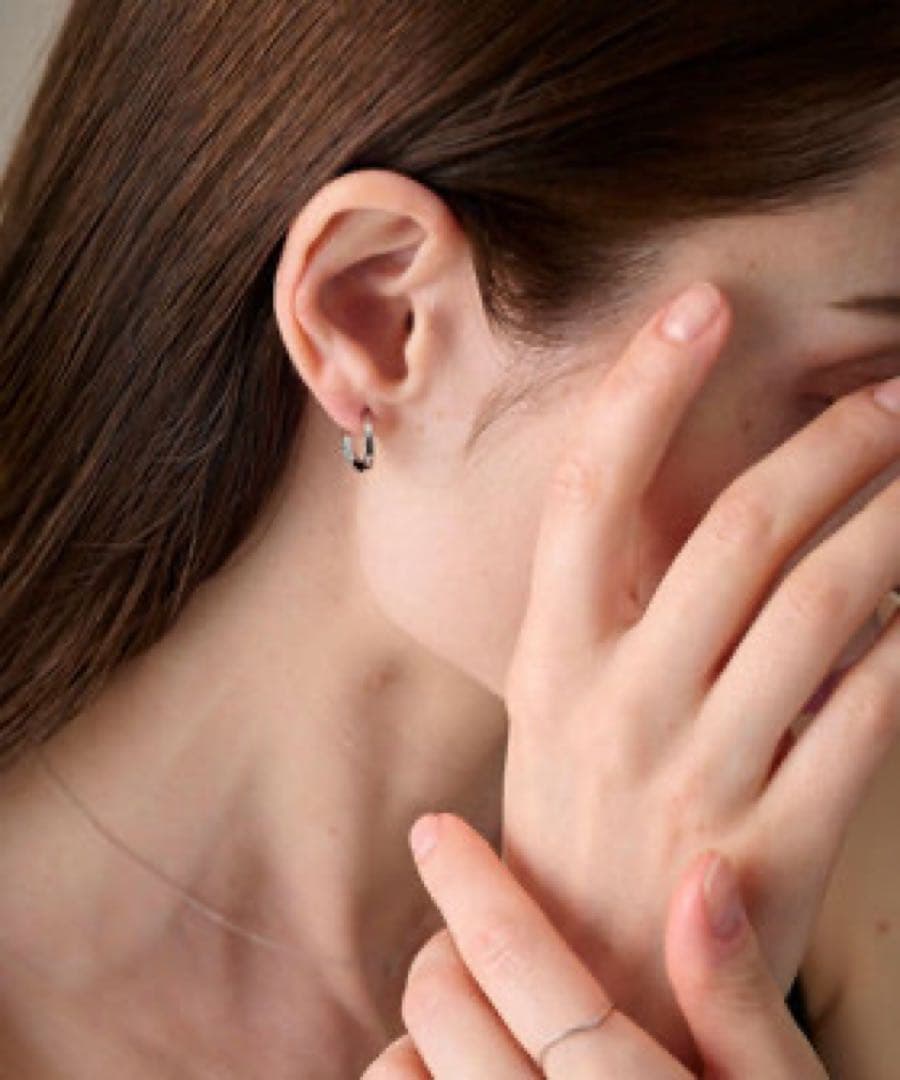 ★momo1224★ ete ビジュー ワンストローク ピアス