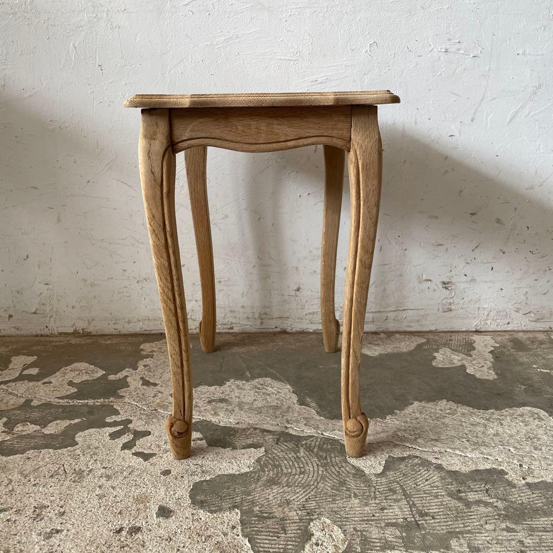 ビンテージ　サイドテーブル 花台 ベッドサイドテーブル　小　猫脚　剥離