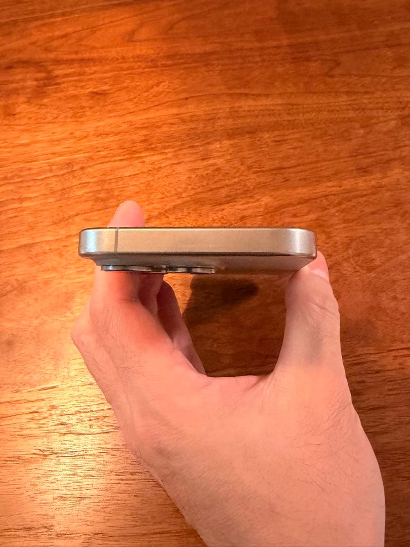 Apple iPhone 15 Pro 本体　画面割れ有