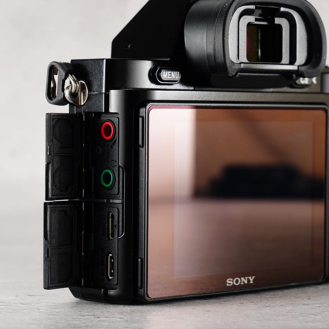 美品1,630回！世界初フルサイズミラーレスSONY α7 ILCE-7K