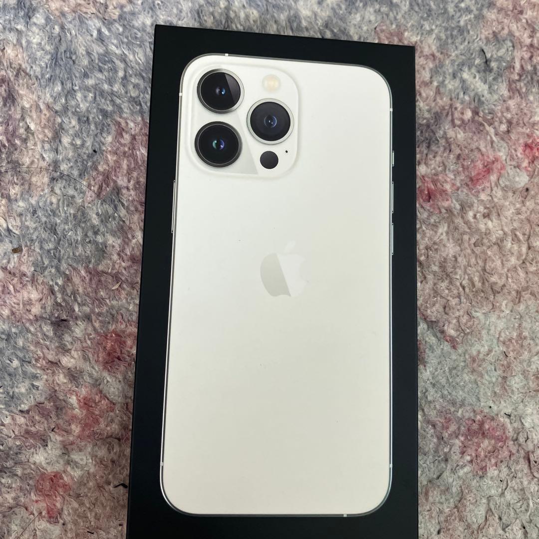 お客美品　iPhone13PRO 128 カバーおまけ