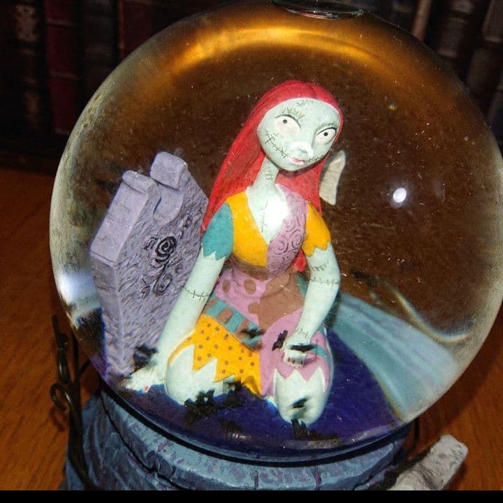 ディズニー ナイトメアービフォアクリスマス スノードーム サリー