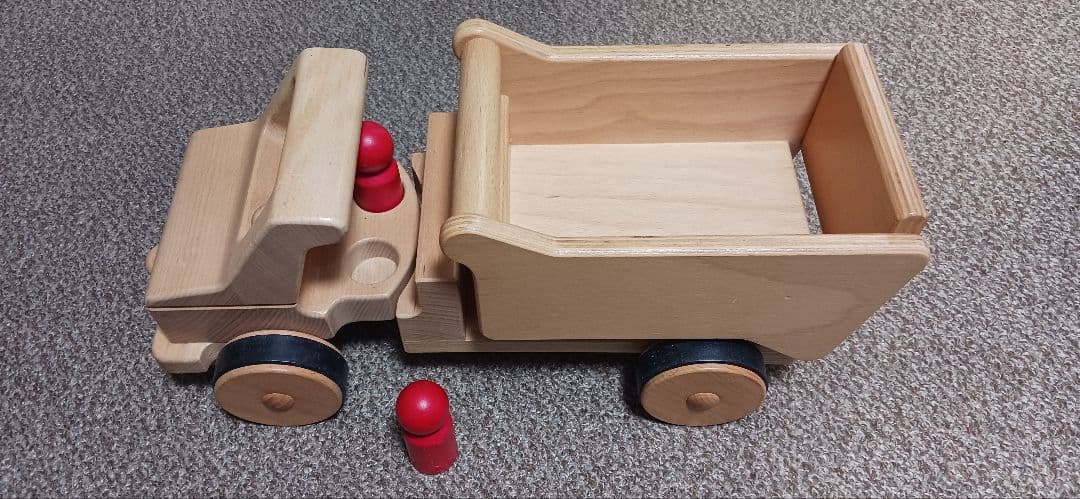 ニック はたらくくるま ダンプカー 木製 ドイツ