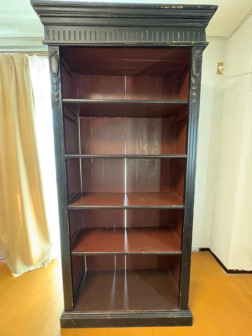 黒い木製5段棚 彫刻装飾付き