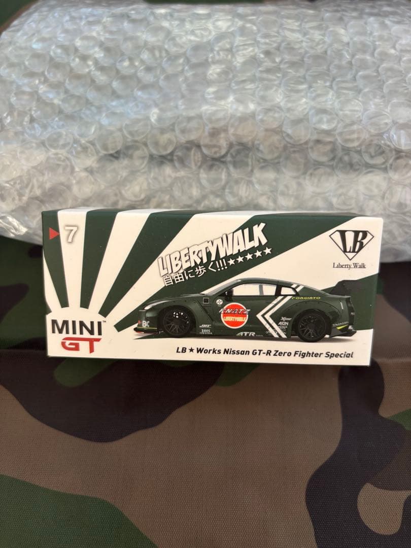 MiNiGT 7 LBWORKS Nissan GT-R 零戦　ゼロ戦