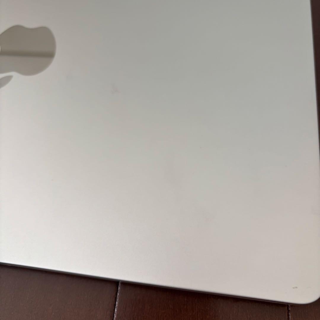 MacBook Air 13.6インチ M2チップ搭載モデル バッテリー100%