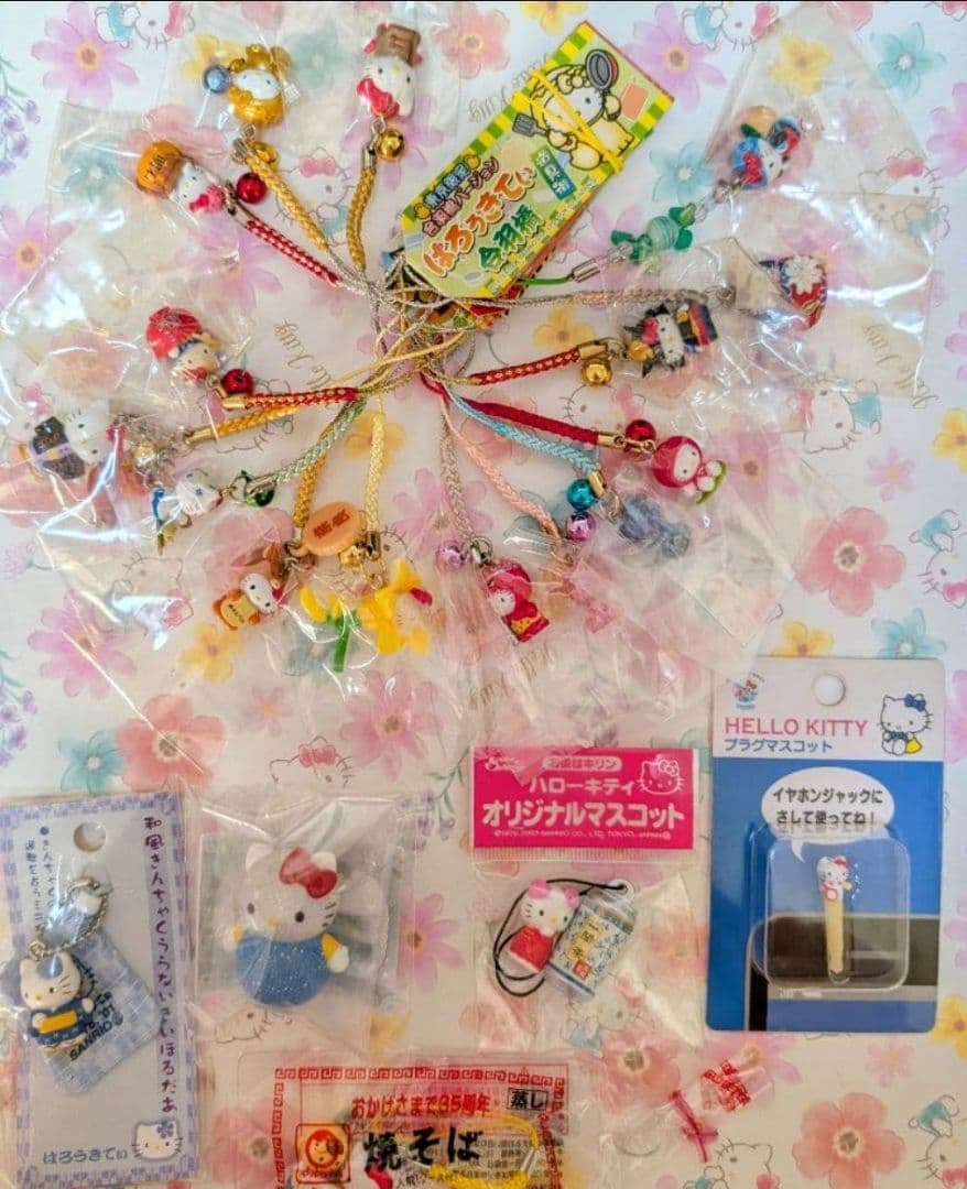 ☆*☆様 ハローキティ　ご当地キティ　ストラップ　200個おまとめ（ロリータ他）