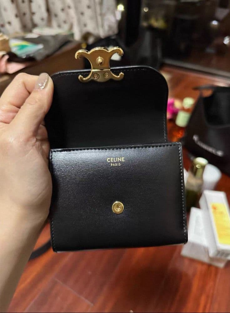 CELINE セリーヌトリオンフ レザー 三つ折り 財布 ブラック ゴールド金具