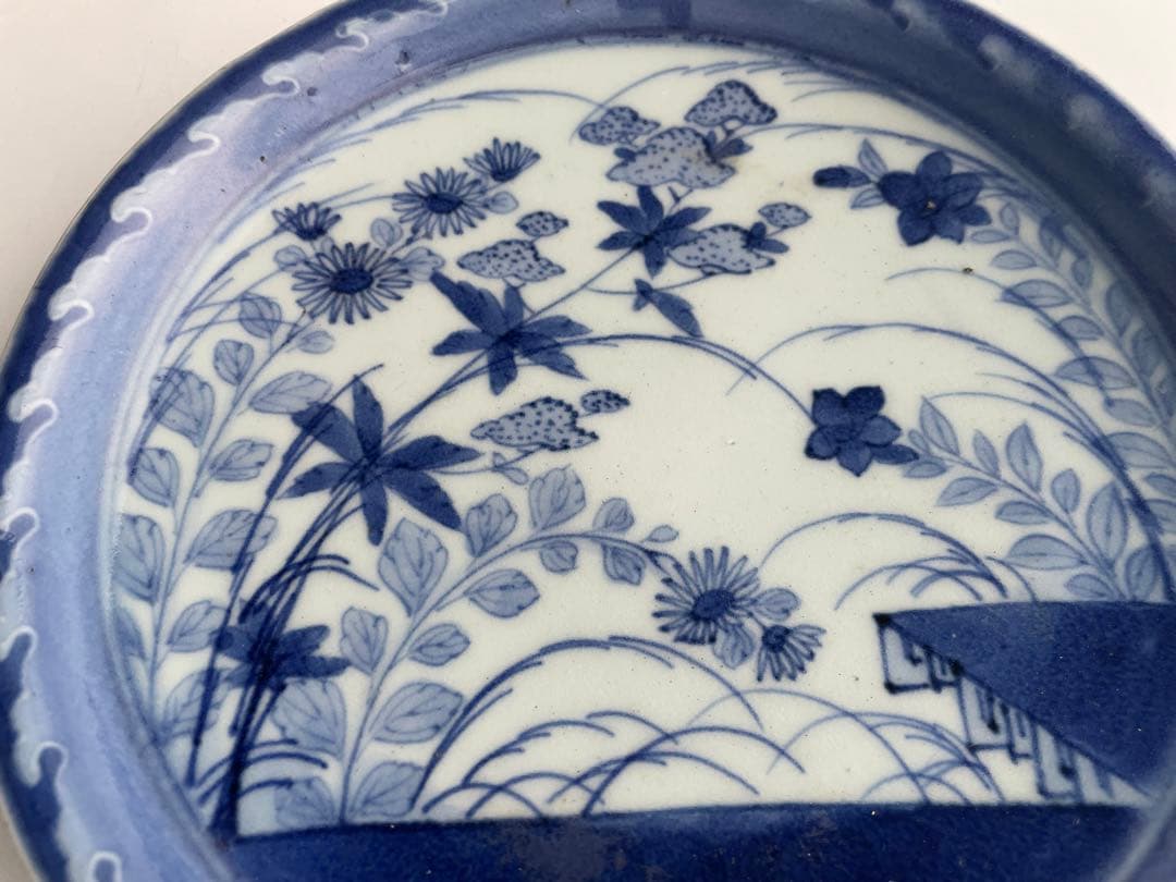 骨董　アンティーク　古伊万里　染付秋草波濤文様　七寸皿　丸皿　秋草図