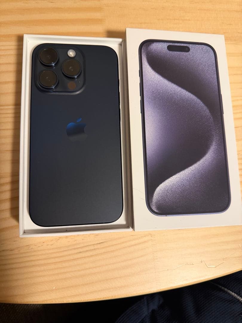 Apple iPhone 15 Pro ブルーチタニウム