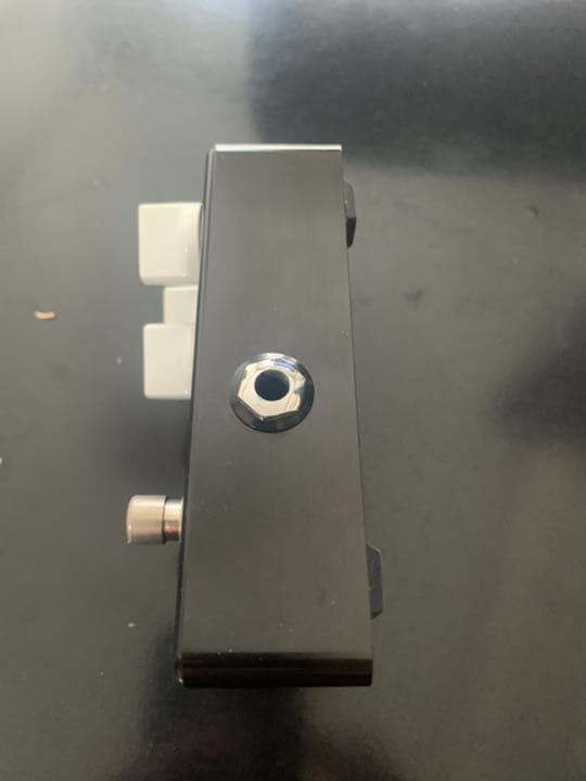 Suhr / Riot Distortion 限定黒色 (レア)