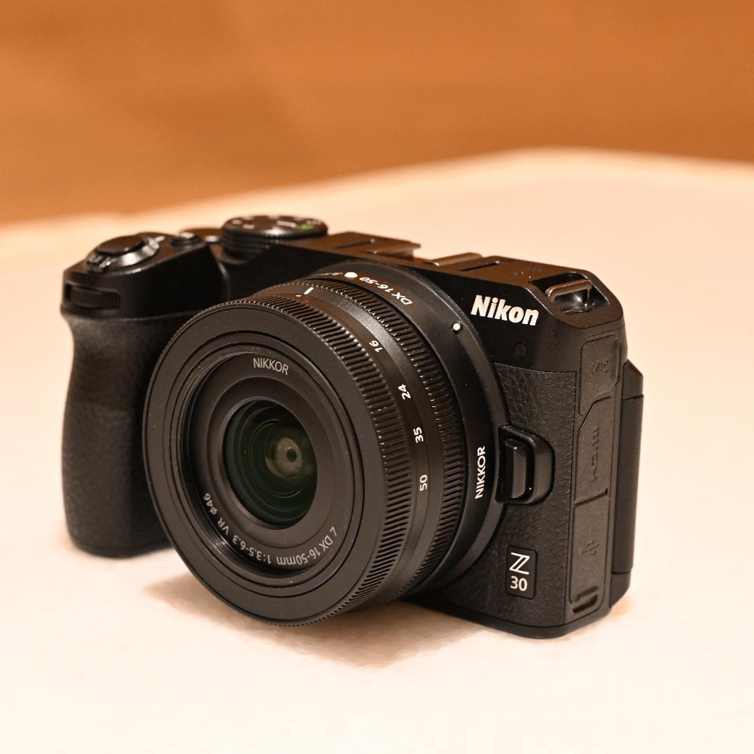 【中古美品】Nikon Z30本体＋DX16-50Kit 純正予備バッテリー付