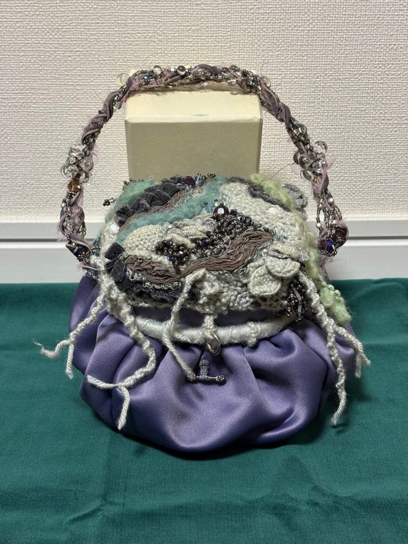 Bagteria ビーズ刺繍バッグ　ボックスイブニングバッグ　バッグテリア