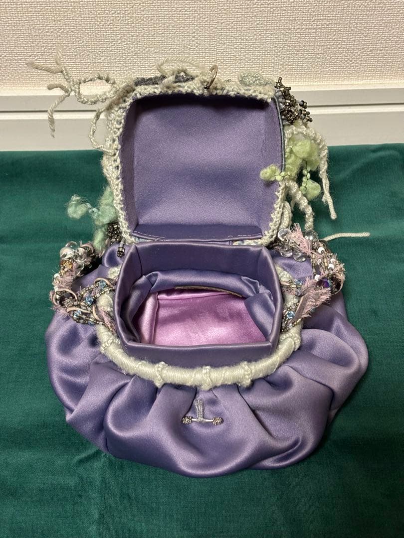 Bagteria ビーズ刺繍バッグ　ボックスイブニングバッグ　バッグテリア