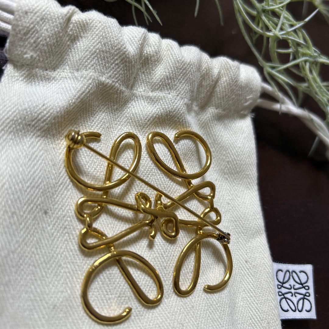 美品⭐︎LOEWE ロエベ アナグラム ゴールド ブローチ