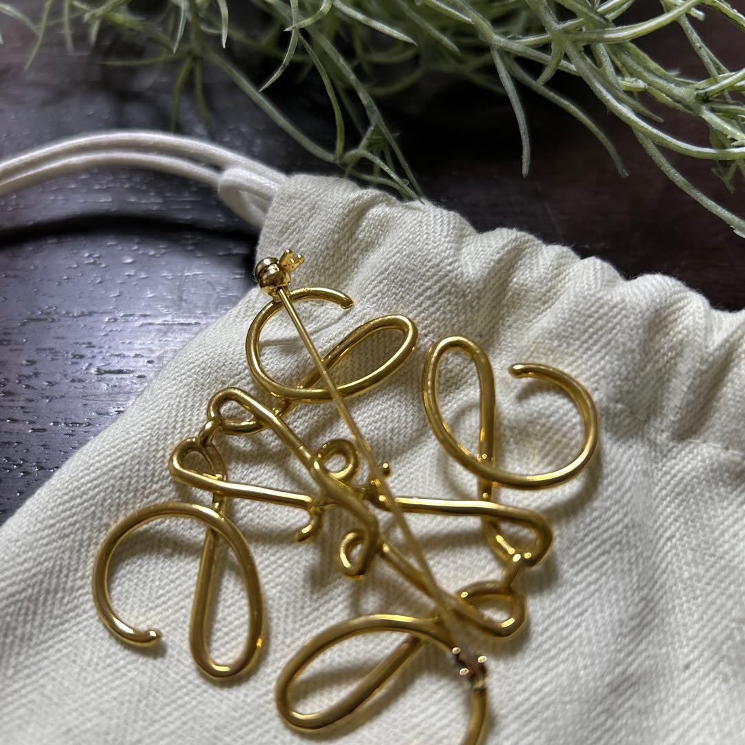 美品⭐︎LOEWE ロエベ アナグラム ゴールド ブローチ