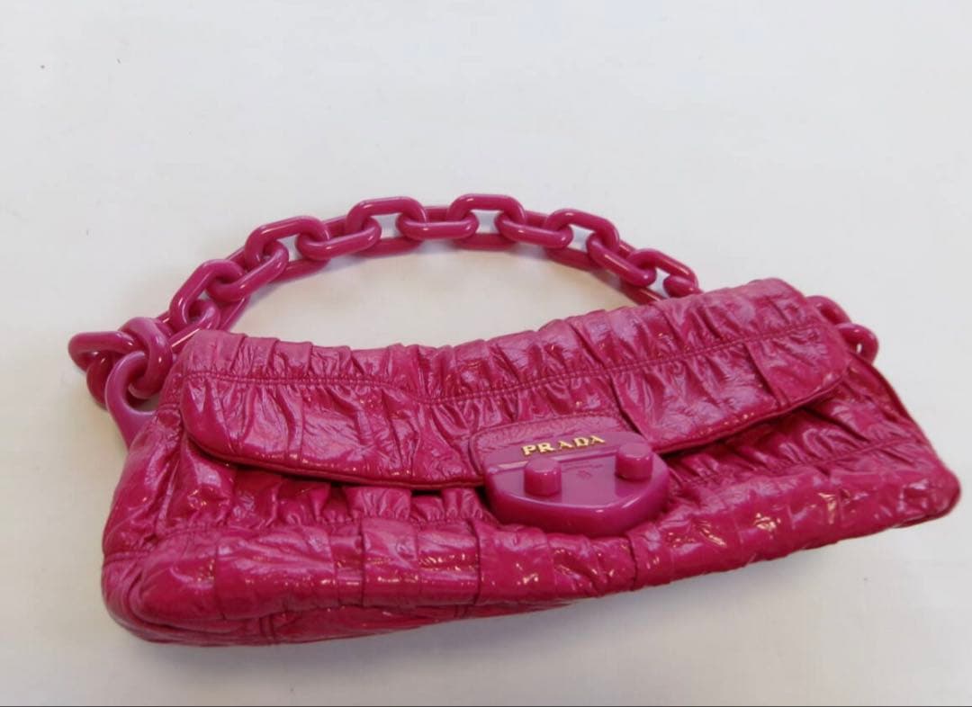 美品 プラPRADA パテントレザー プラスチックチェーン ショルダーバッグ